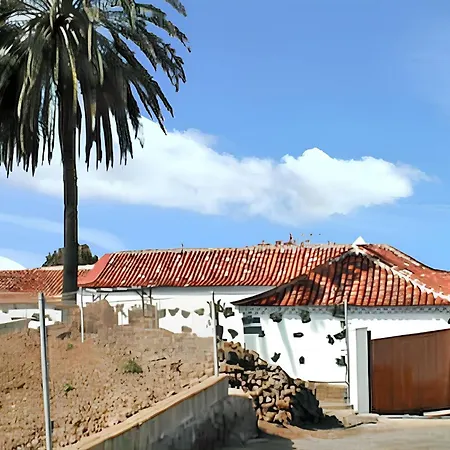 Welcoming House With Pool In San Cristóbal - 85 M²