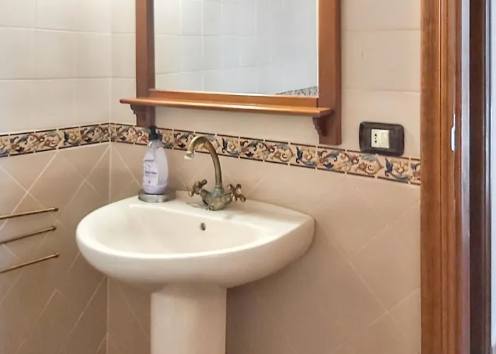Welcoming House With Pool In San Cristobal - 85 M² *