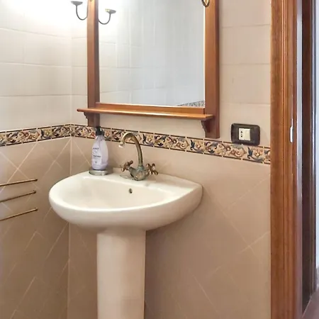 Welcoming House With Pool In San Cristobal - 85 M² *