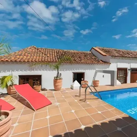 Charming House In With A Shared Pool * San Cristóbal de La Laguna