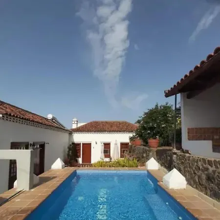 Charming House In With A Shared Pool La Laguna (Tenerife)