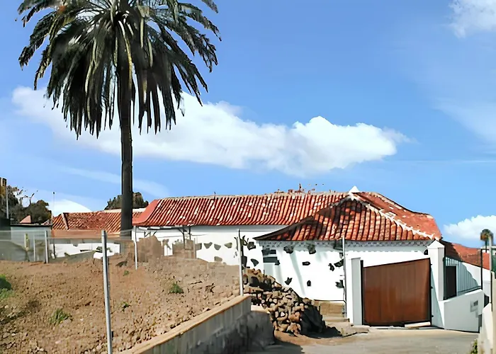 Welcoming House With Pool In San Cristobal - 85 M²