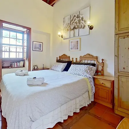 Welcoming House With Pool In San Cristobal - 85 M²